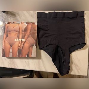 SKIMS Midwaist Thong Shapewear- 4x/5x- Brand New